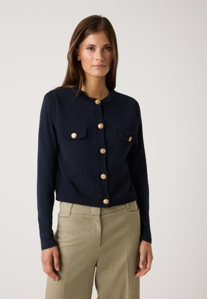 MORE & MORE Kurze Strickweste mit Goldknöpfen 10831247