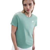 Vorschau: NIKE Sportswear Club Essentials Damen-T-Shirt 10801581